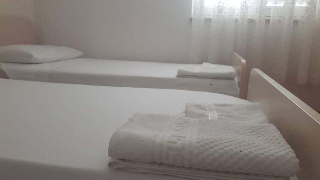 Apartments Kekica Novalja Eksteriør billede